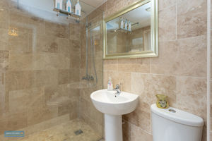 Shower room- click for photo gallery
